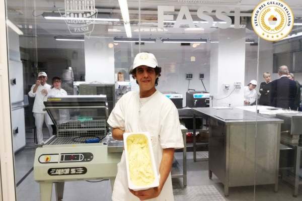 ateno-del-gelato-corso-gelateria-0538846E87-A199-1ABF-E4B7-4548063555F9.jpg